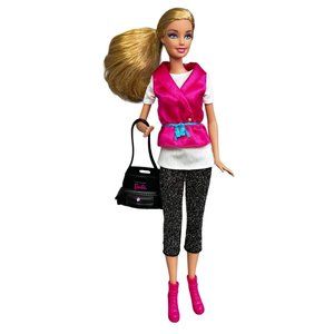 Barbie I Can Be Fashion Photographier Doll with Outfit Bag Shoes 2012 X4829